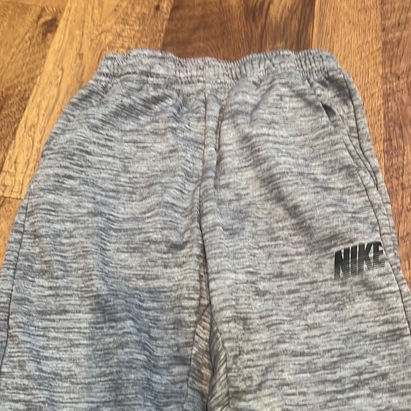 Nike Dri-Fit Boy’s Grey Sweatpants Size L - Picture 3 of 7